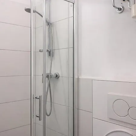 Apartment Donau Hauptplatz Haven, 2 Mins To The River *