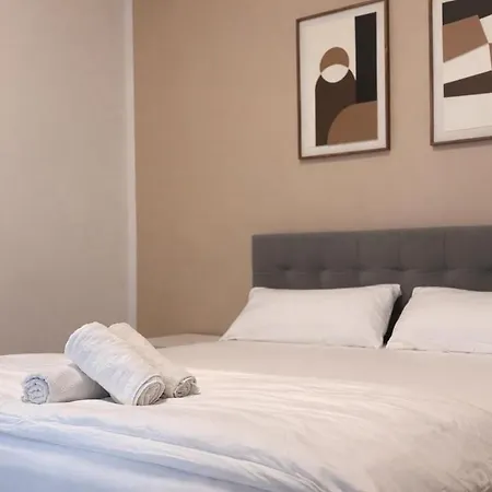 Donau Hauptplatz Haven, 2 Mins To The River Linz